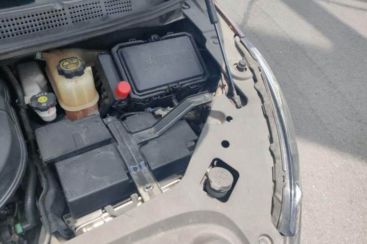 Used Buick GL8 2022 ES Landtrek 653T Luxury Edition Engine Bay Left