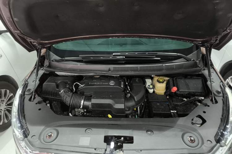 Used Buick GL8 2022 ES Landtrek 653T Comfort Edition Engine Bay