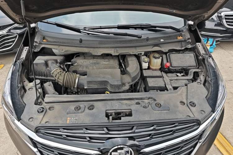 Used Buick GL8 2022 Land Cruiser Executive Class 652T Comfort Model Engine Bay