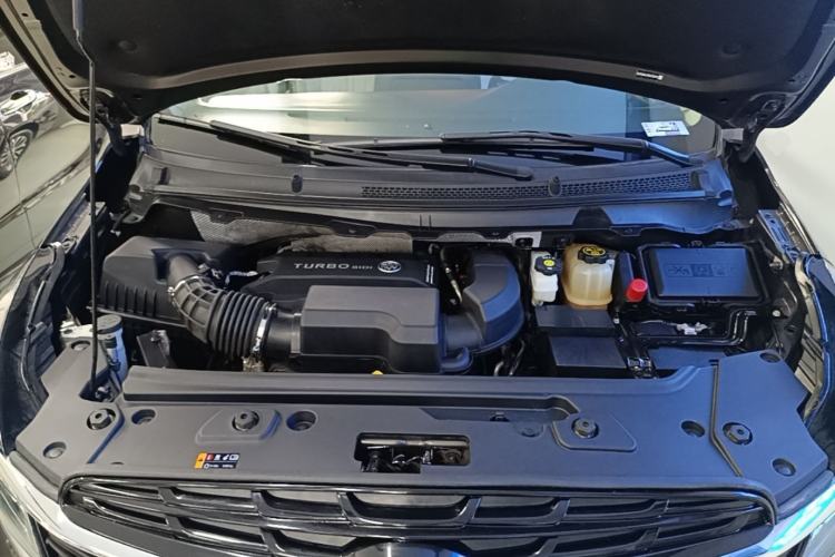 Used Buick GL8 2022 Land Business Class 652T Luxury Model Engine Bay