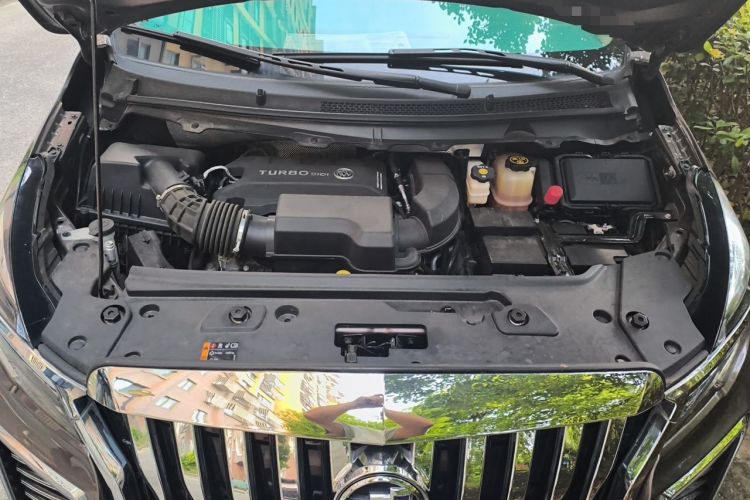 Used Buick GL8 2022 Land Cruiser Executive Class 652T Comfort Model Engine Bay