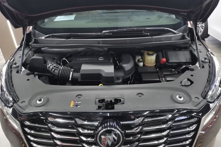 Used Buick GL8 2022 ES Land Cruiser 653T Luxury Model Engine Bay