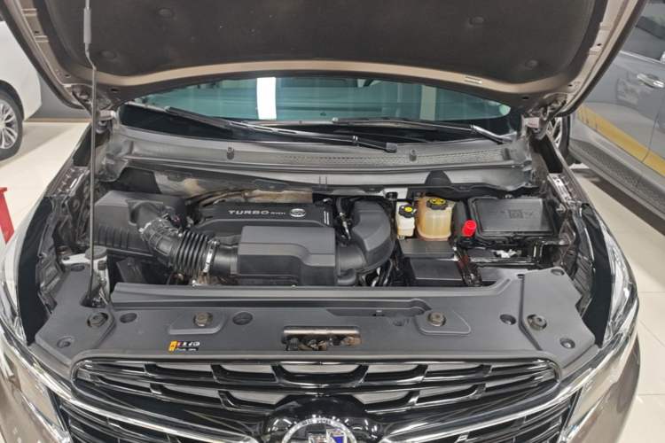 Used Buick GL8 2022 Land Business Class 652T Luxury Model Engine Bay