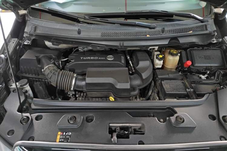Used Buick GL8 2022 Land Cruiser Executive Class 652T Comfort Model Engine Bay