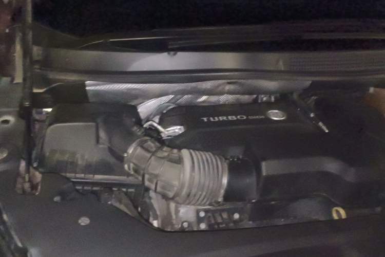Used Buick GL8 2022 ES Land Cruiser 653T Luxury Model Engine Bay Right