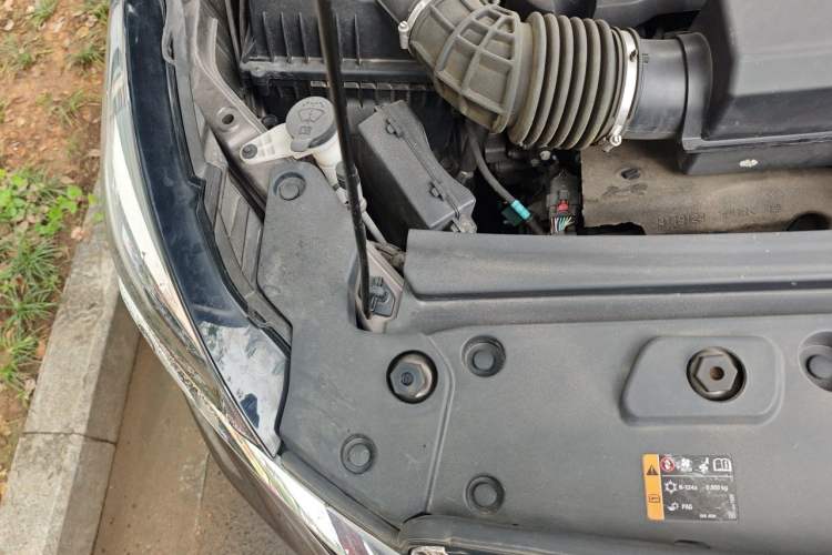 Used Buick GL8 2022 Land Business Class 652T Smart Deluxe Model Engine Bay Right