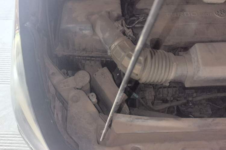 Used Buick GL8 2022 Land Executive Class 652T Prestige Model Engine Bay Right
