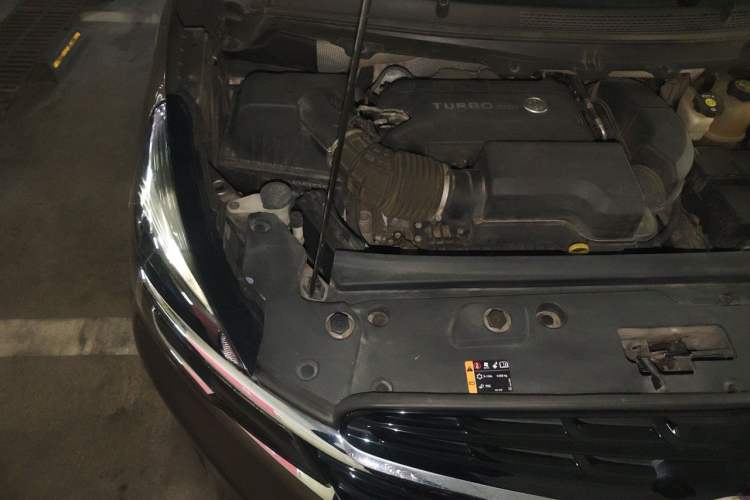 Used Buick GL8 2022 Land Business Class 652T Luxury Model Engine Bay Right