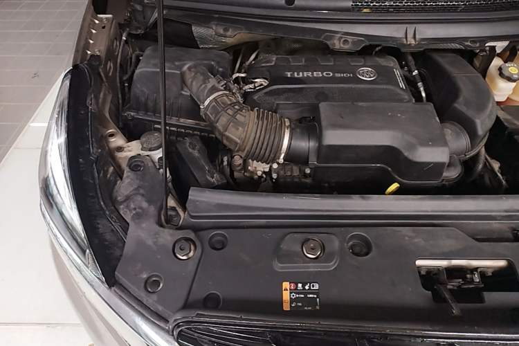 Used Buick GL8 2022 Land Executive Class 652T Prestige Model Engine Bay Right