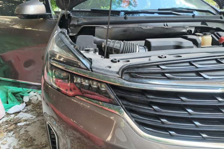 Used Buick GL8 2022 Land Business Class 652T Luxury Model Engine Bay Right
