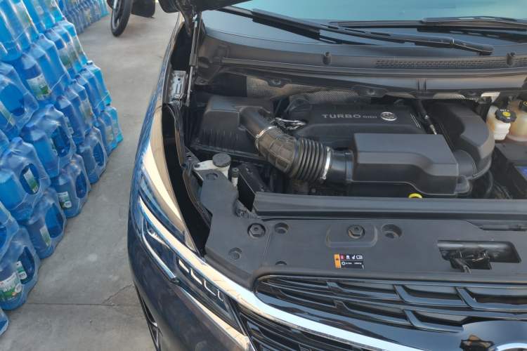 Used Buick GL8 2022 Land Cruiser Executive Class 652T Comfort Model Engine Bay Right