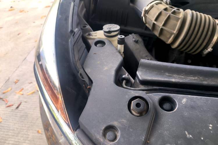 Used Buick GL8 2022 Land Cruiser Executive Class 652T Comfort Model Engine Bay Right