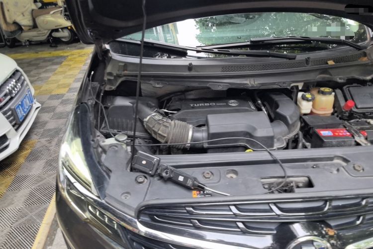 Used Buick GL8 2022 Land Cruiser Executive Class 652T Comfort Model Engine Bay Right
