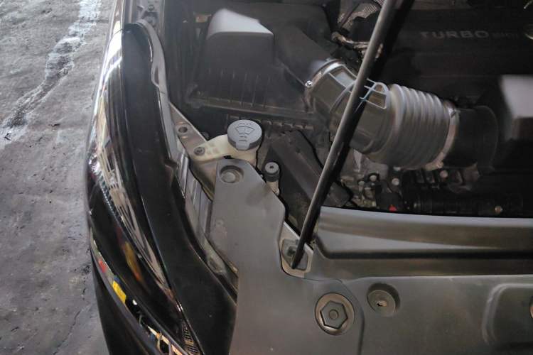 Used Buick GL8 2022 Land Cruiser Executive Class 652T Comfort Model Engine Bay Right