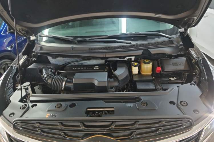 Used Buick GL8 2022 Land Business Class 652T Luxury Model Engine Bay
