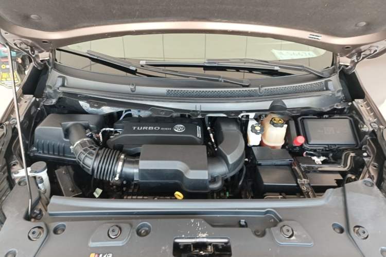 Used Buick GL8 2022 Land Cruiser Executive Class 652T Comfort Model Engine Bay