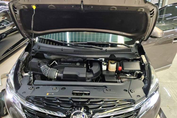 Used Buick GL8 2022 Land Business Class 652T Luxury Model Engine Bay