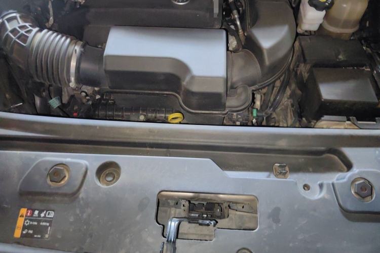 Used Buick GL8 2022 Land Cruiser Executive Class 652T Comfort Model Engine Bay