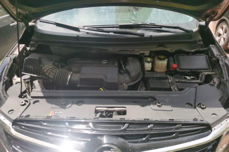 Used Buick GL8 2022 Land Business Class 652T Luxury Model Engine Bay