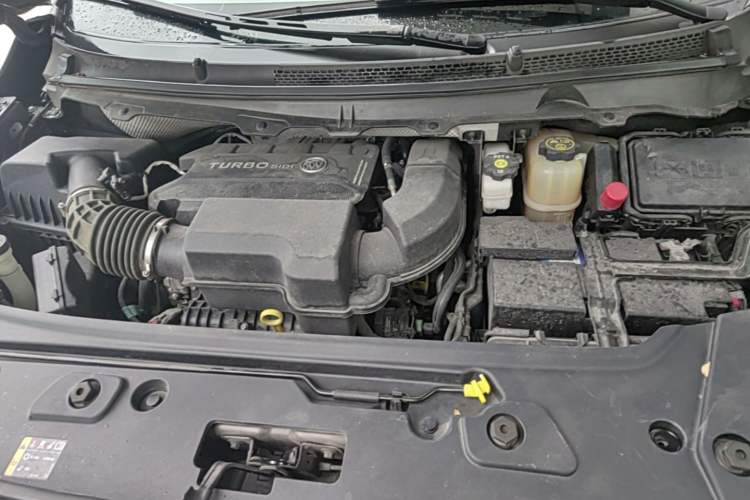 Used Buick GL8 2022 Land Business Class 652T Luxury Model Engine Bay