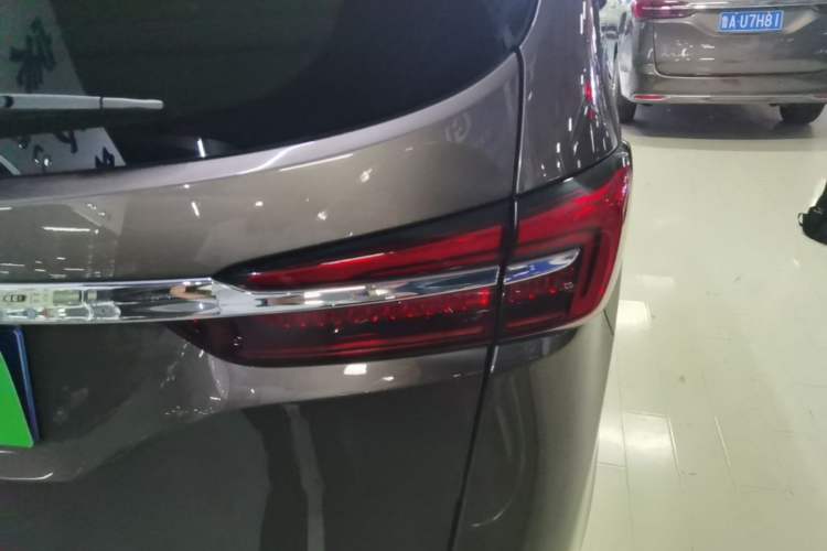 Used Buick GL8 2022 Land Business Class 652T Luxury Model Exterior 3
