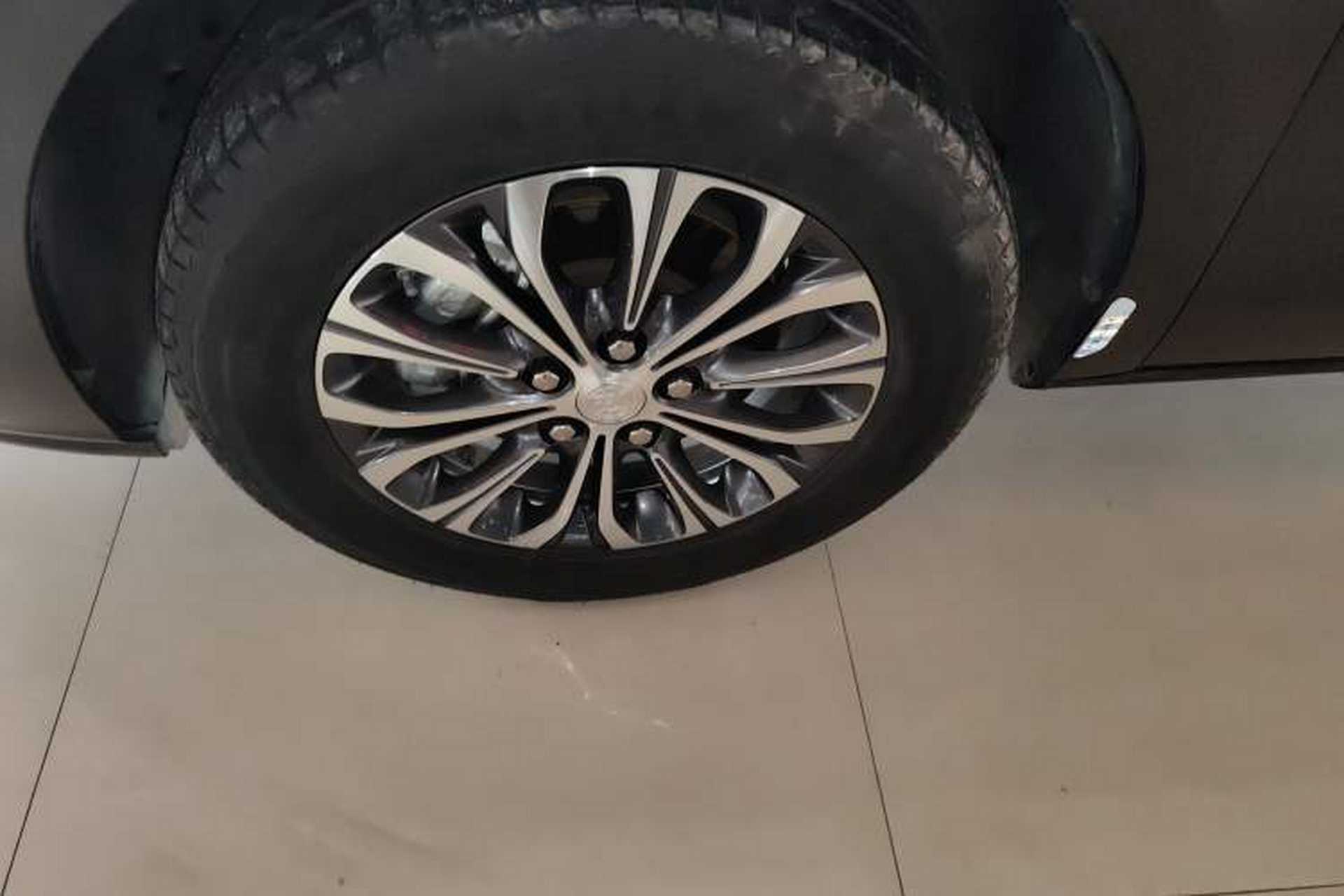 Used Buick GL8 2022 Land Cruiser Executive Class 652T Comfort Model Exterior 4