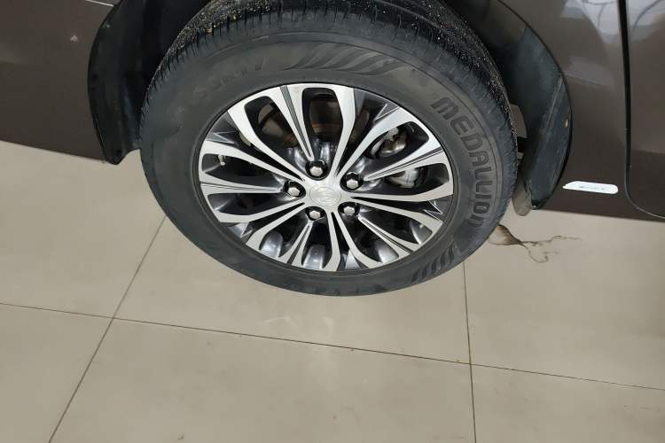 Used Buick GL8 2022 Land Cruiser Executive Class 652T Comfort Model Exterior 5