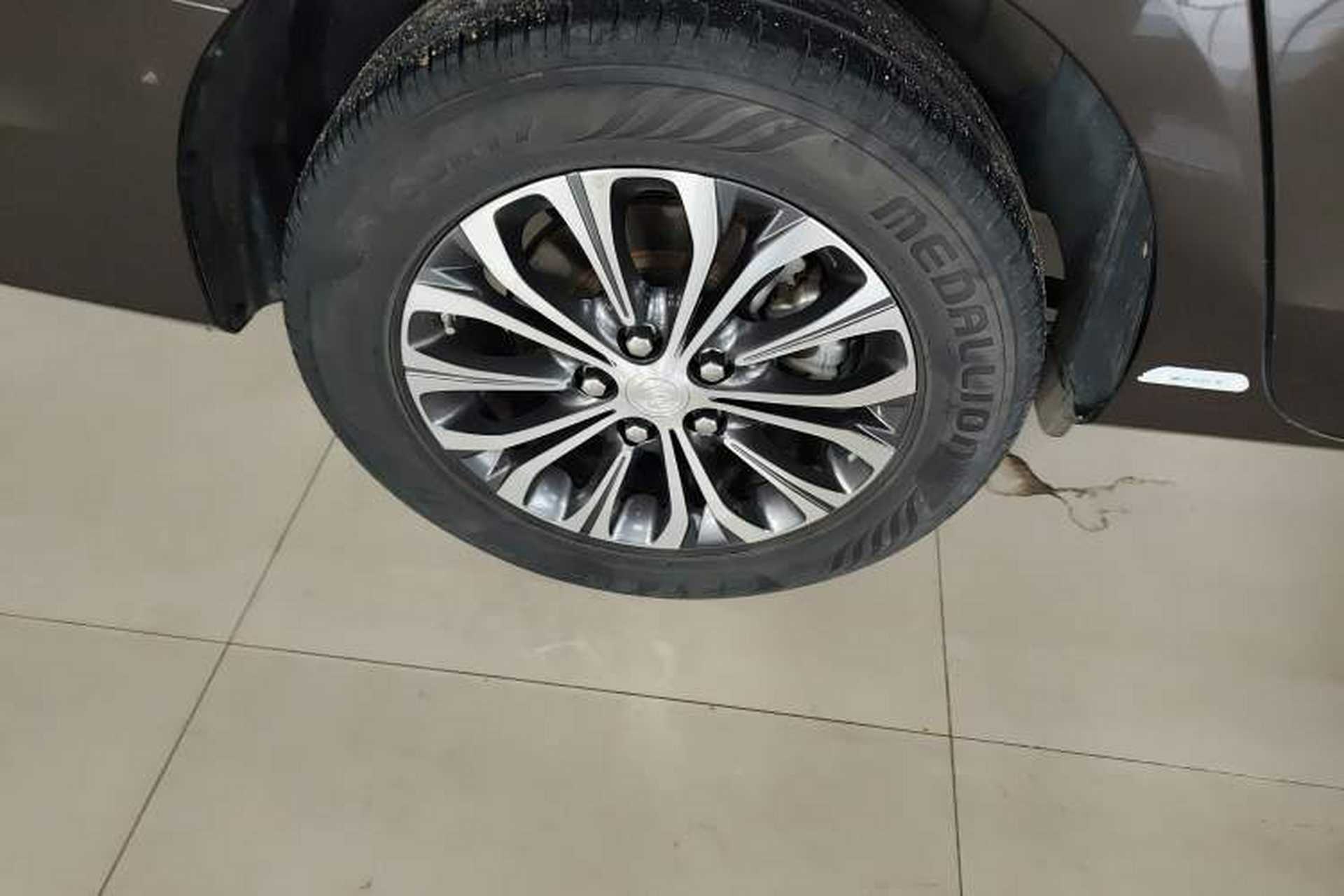 Used Buick GL8 2022 Land Cruiser Executive Class 652T Comfort Model Exterior 5