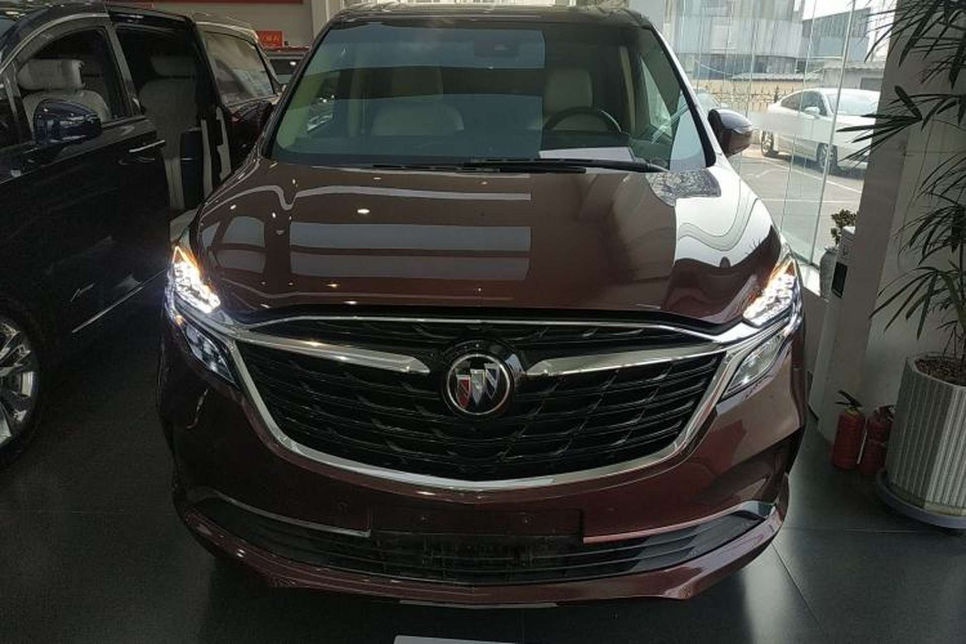 Used Buick GL8 2022 ES Landtrek 653T Luxury Edition Front