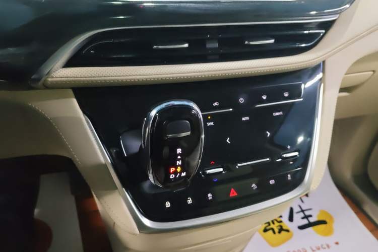 Used Buick GL8 2022 ES Landtrek 653T Luxury Edition Gear Lever