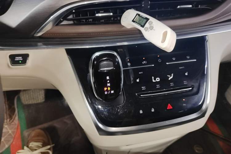 Used Buick GL8 2022 Land Cruiser Executive Class 652T Comfort Model Gear Lever