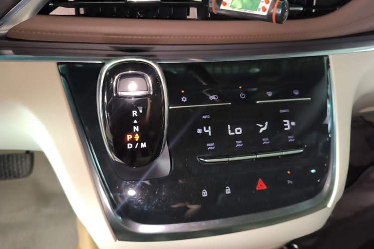 Used Buick GL8 2022 Land Business Class 652T Luxury Model Gear Lever