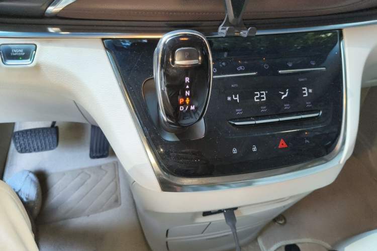Used Buick GL8 2022 Land Business Class 652T Luxury Model Gear Lever