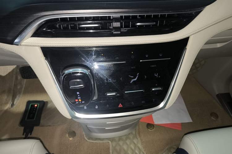 Used Buick GL8 2022 ES Landtrek 653T Comfort Edition Gear Lever