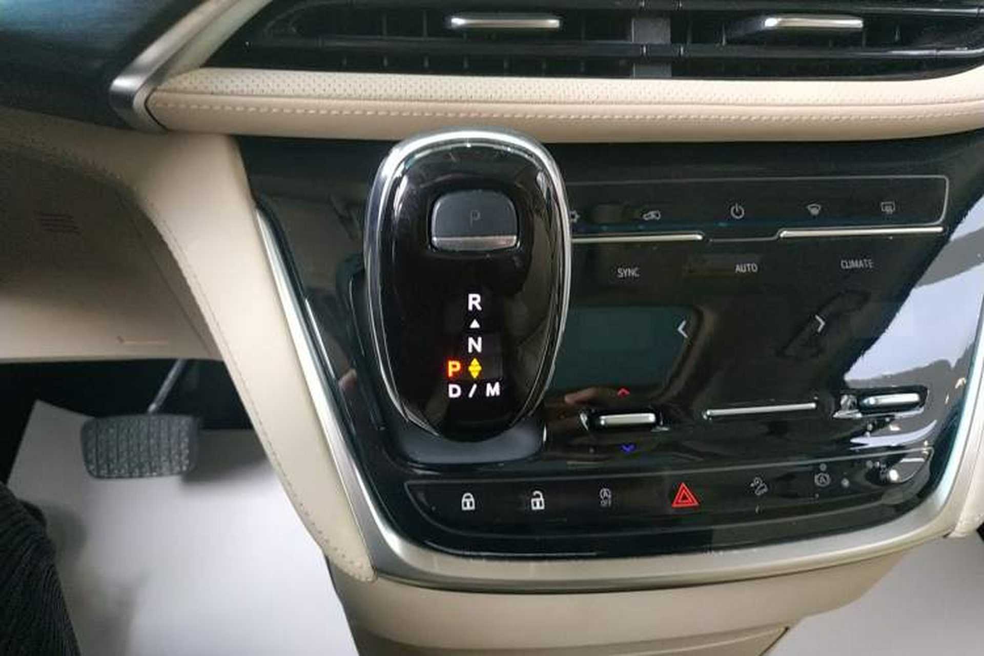 Used Buick GL8 2022 ES Landtrek 653T Luxury Edition Gear Lever
