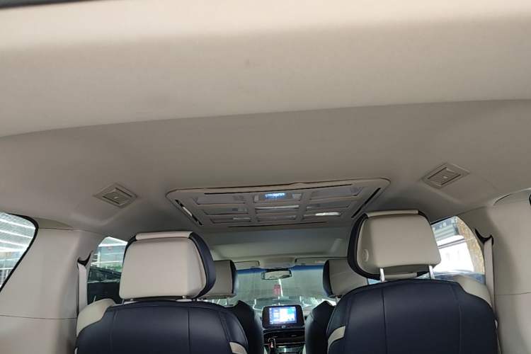 Used Buick GL8 2022 Land Cruiser Executive Class 652T Comfort Model Headliner
