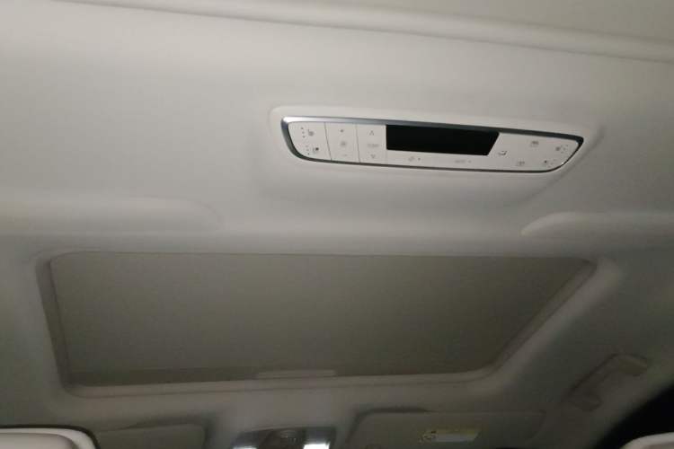Used Buick GL8 2022 ES Land Cruiser 653T Luxury Model Headliner
