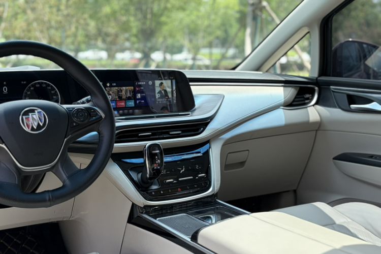 Used Buick GL8 2022 ES Landtrek 653T Comfort Edition Interior 1