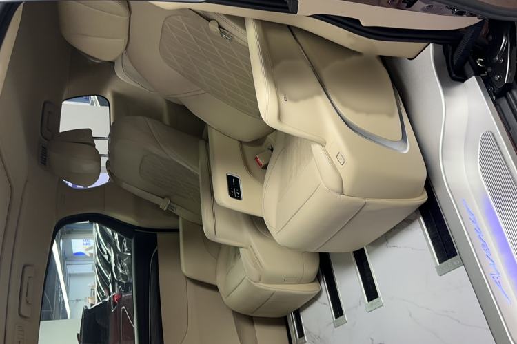 Used Buick GL8 2022 ES Land Cruiser 653T Luxury Model Interior 2