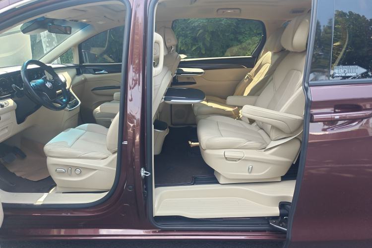Used Buick GL8 2022 ES Landtrek 653T Luxury Edition Interior 2
