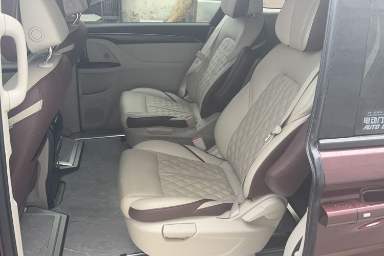 Used Buick GL8 2022 ES Landtrek 653T Comfort Edition Interior 2