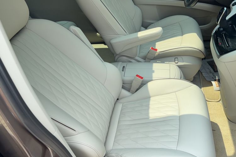 Used Buick GL8 2022 Land Business Class 652T Luxury Model Interior 2