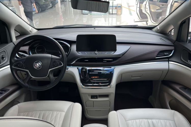 Used Buick GL8 2022 Land Executive Class 652T Prestige Model Interior 3