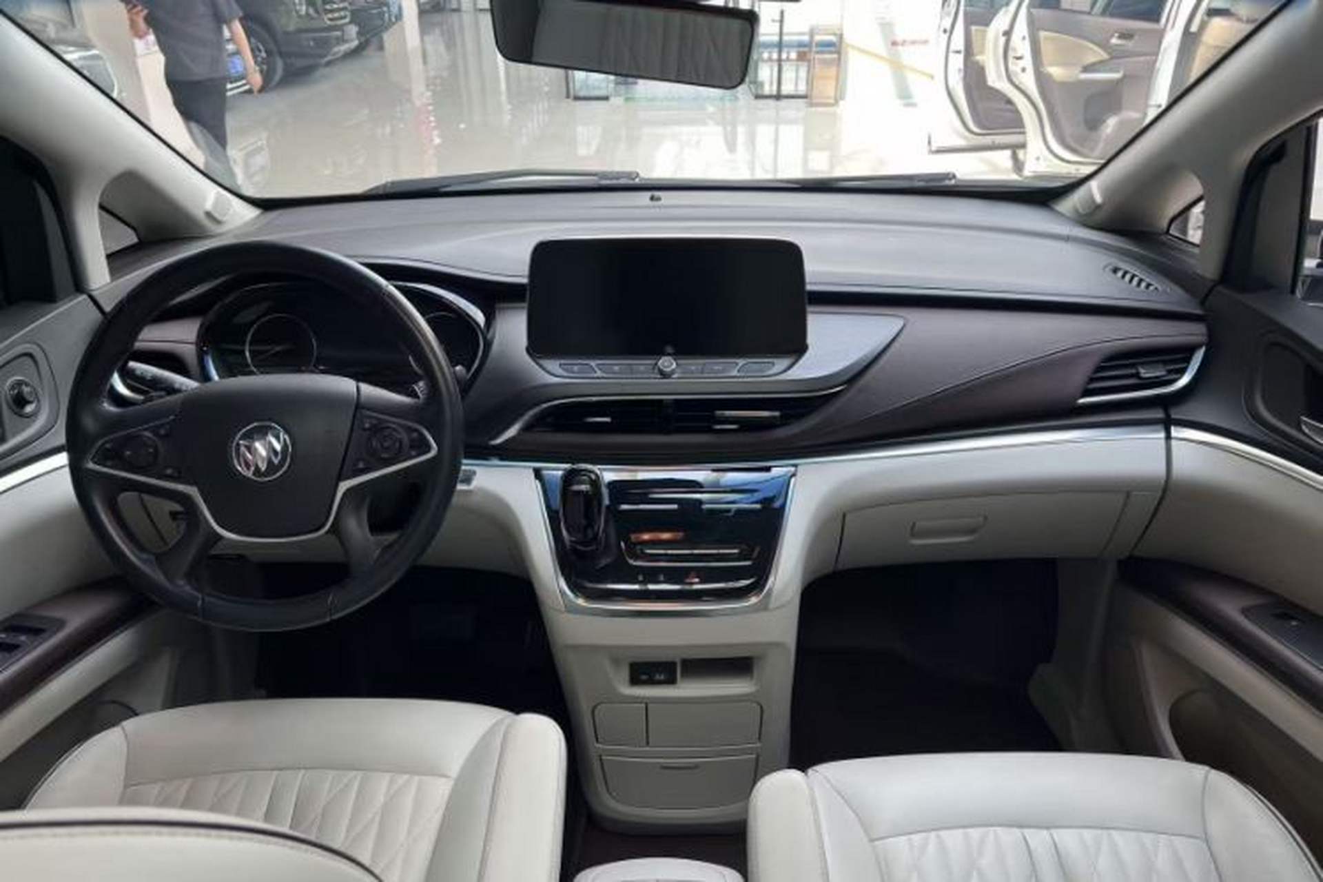 Used Buick GL8 2022 Land Executive Class 652T Prestige Model Interior 3