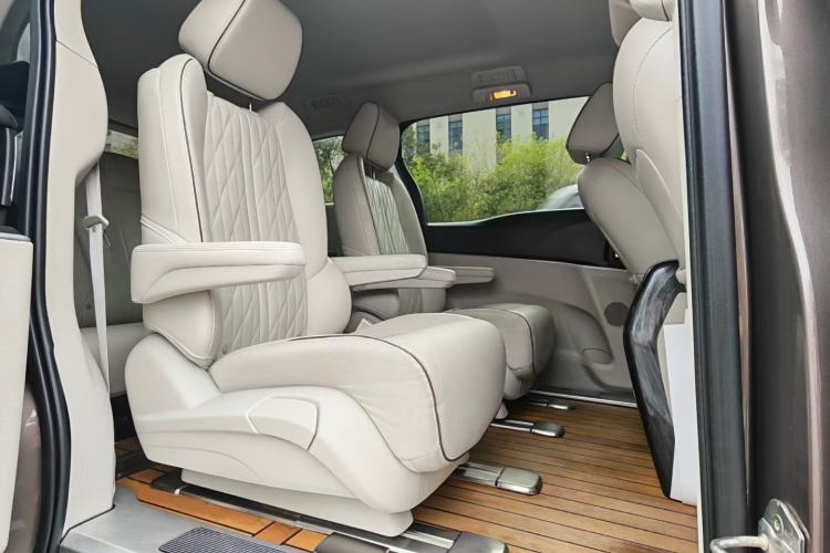 Used Buick GL8 2022 Land Business Class 652T Luxury Model Interior 3