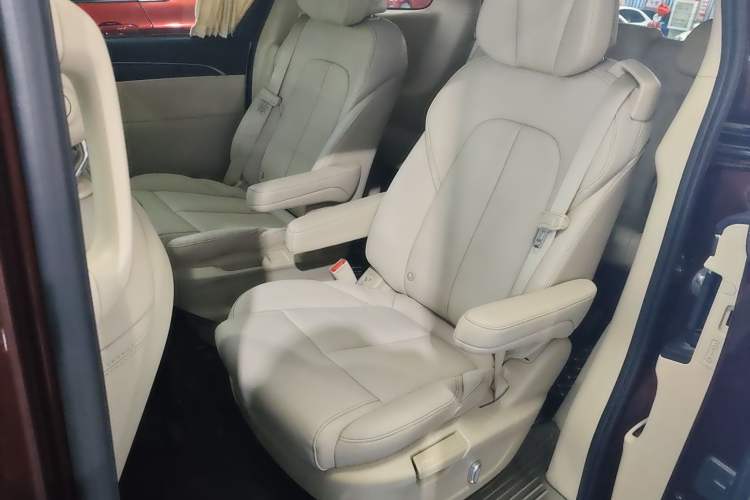 Used Buick GL8 2022 ES Landtrek 653T Luxury Edition Interior 4