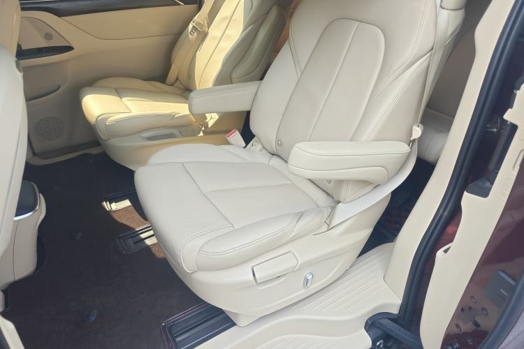 Used Buick GL8 2022 ES Landtrek 653T Luxury Edition Interior 4