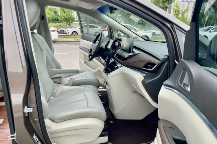 Used Buick GL8 2022 Land Cruiser Executive Class 652T Comfort Model Interior 9