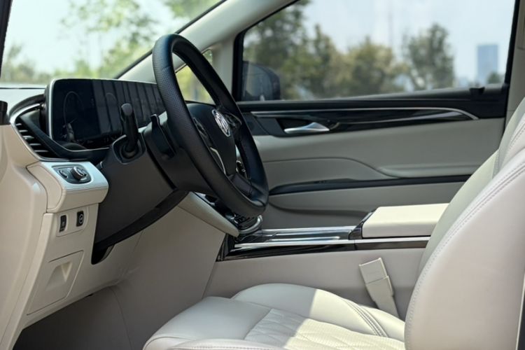 Used Buick GL8 2022 ES Landtrek 653T Comfort Edition Interior 9