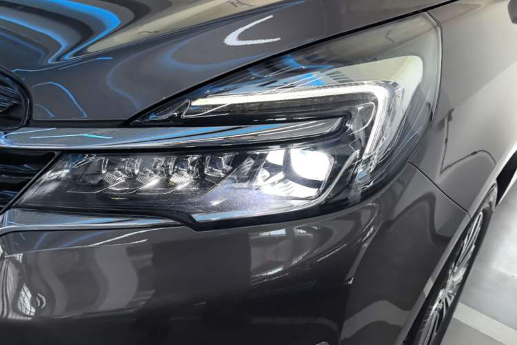 Used Buick GL8 2022 Land Cruiser Executive Class 652T Comfort Model Left Front Headlight